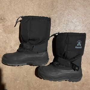 Boys. Size 7. Kamik winter boots. Great condition